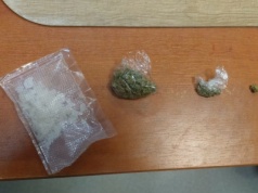 27-latek ukrywał narkotyki w aucie, w którym były dzieci