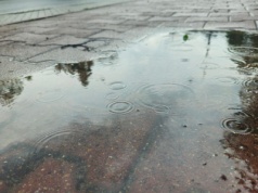 Deszczowy piątek w regionie. IMGW prognozuje przelotne opady i chłodny wiatr