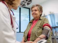 To najlepszy owoc dla seniorów. Jest źródłem witamin i stabilizuje cukier