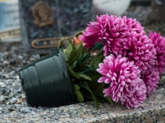 Nie stawiaj tego na grobach 1 listopada. Konsekwencje będą poważne