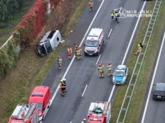 Poważny wypadek busa na S7. 11 osób trafiło do szpitala. W akcji śmigłowiec. Trasa zablokowana