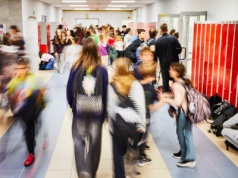 Uczeń jest agresywny i demoluje szkołę. Dyrektorka twierdzi, że nie może go wyrzucić. "Wołanie o pomoc"