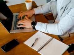 Jak założyć firmę online? Poradnik krok po kroku