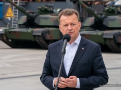 Były szef MON z cofniętym poświadczeniem bezpieczeństwa