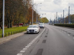 Nowe miejsca parkingowe na Mokotowie. Powstały kosztem zwężenia ulicy