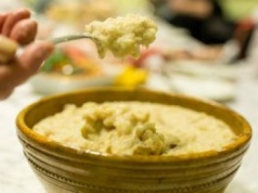 Babciny przepis na "kapustę drewnianą". To proste, tanie i smaczne danie z ziemniaków