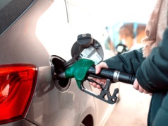 Tyle ma kosztować paliwo od 20 października. Jedna grupa zauważy większy spadek cen