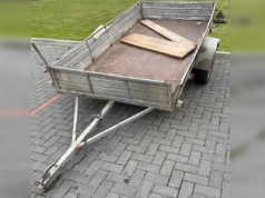 Zostawił przyczepkę na polu, kiedy wrócił, już jej nie było. Sprawca kradzieży w rękach policjantów