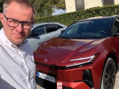 Jeździłem całkiem nową Toyotą C-HR – Toyotą C-HR+. To całkowita zmiana koncepcji?