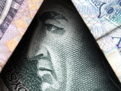 Złoty umocnił się wobec euro i dolara