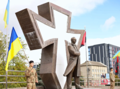 Uczniowie szkoły policyjnej wychwalali Stepana Banderę