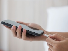 Telefon się nie ładuje? 5 czynności, które powinieneś wykonać