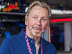 Jest jednym z najbogatszych ludzi świata. Otarł się o śmierć i wygrał prestiżowe zawody