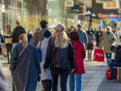 Miliardy złotych od polskich migrantów. Zamiast powrotów, multum przelewów