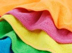 Wycierasz nimi blaty i lustra? Takie ścierki się do tego nie nadają