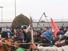 ​Indianie ostrzelali z łuków ambasadę USA. Są ranni