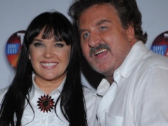 Żona Olbrychskiego wyjawiła prawdę ws. małżeństwa Krzysztofa Krawczyka. "Zabierała mu telefon"