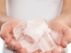 Lód, który nie topi się w temperaturze pokojowej? Naukowcy w szoku