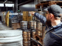 Gigant piwa zwalania grupowo pracowników. Setki etatów do likwidacji