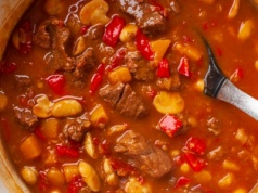 Gulasz węgierski z dynią