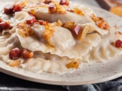Zamiast ziemniaków, wrzuć do pierogów inny farsz. Fani kuchni włoskiej będą zachwyceni