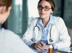 Polacy na "alkoholowym L4". Tak leczymy kaca - najnowsze dane z ZUS