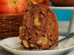 Zamiast szarlotki, robię proste ciasto z jabłkami. Wygląda jak krwisty salceson