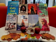 Biblioteka we Włocławku wyciąga rękę do seniorów. W ofercie są książki z powiększoną czcionką