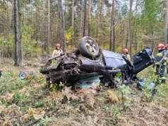 Dachowanie samochodu na DK91 w gminie Gidle. Są ranni