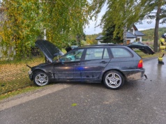 Zalasowa: samochód uderzył w ogrodzenie. Jedna osoba trafiła do szpitala