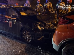 Kierujący przewozem osób wbił się w dwa auta na S8. Duże utrudnienia w ruchu!