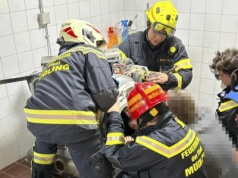 Kilkunastu strażaków ratowało dziecko, które utknęło w suszarce. "Stan się pogarszał"