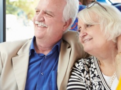 Seniorzy mogą jeździć komunikacją za darmo. Muszą jednak spełnić te warunki