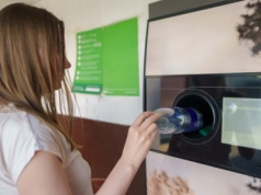 Butelkomat przyjmuje, sklep zarabia. Polacy wykiwani