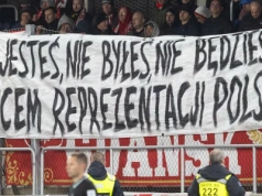 Polityka na stadionach piłkarskich? Druzgocąca opinia Polek i Polaków