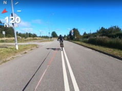 Polak jechał rowerem bez trzymanki prawie 120 km/h. Zamiast mandatu dostał coś innego