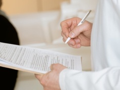 Nowa nadzieja dla pacjentów z reumatoidalnym zapaleniem stawów: lek odwraca zanik mięśni