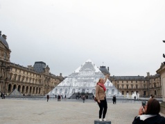 Złodzieje włamali się do Luwru. Są wstępne ustalenia śledczych