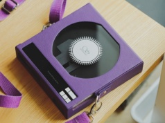 Myślałeś, że już ich nie robią? Nowy przenośny odtwarzacz CD z nagrywarką zaskakuje