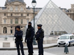 Popłoch w Paryżu. Musieli nagle zamknąć Luwr. Wydano pilny komunikat