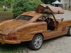 Stolarz wykonał replikę Mercedesa 300 SL. Użył swojego ulubionego materiału