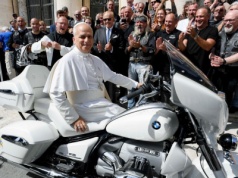 Monachium: motocykl z autografem Leona XIV osiągnął na aukcji 130 tys. euro