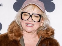 Figlarna Katarzyna Figura na imprezie. Siatkowanym strojem skradła show