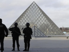 Napad w Luwrze. Największe muzeum świata zamknięte