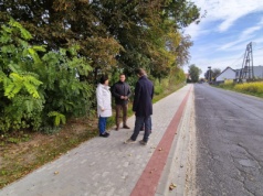 „Zamiast asfaltu – kostka. Takich ścieżek już się nie buduje” – kontrowersje wokół inwestycji gminy Gniezno