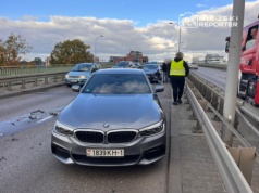 Zderzenie dwóch aut na wiadukcie utrudniło dziś wyjazd z Warszawy
