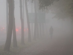 Gęsta mgła nad Nowym Sączem i Sądecczyzną. IMGW wydał ostrzeżenie meteorologiczne