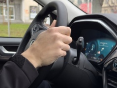 Jeden nawyk może kosztować cię fortunę u mechanika. Kierowcy robią to odruchowo