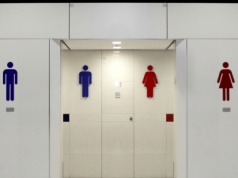 Zagłosuj, by w mieście stanęła publiczna toaleta. Szczytna idea farsą