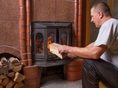 Kominek może niszczyć płuca tak samo jak dym papierosowy